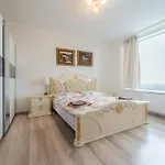 Apartmán High Floor 2br Downtown With Danube View Balcony Parking Available