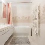 High Floor 2br Downtown With Danube View Balcony Parking Available Apartmán *