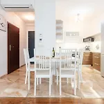 Lejlighed High Floor 2br Downtown With Danube View Balcony Parking Available Bratislava