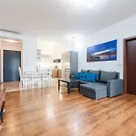 Apartmán High Floor 2br Downtown With Danube View Balcony Parking Available *
