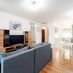 Appartamento High Floor 2br Downtown With Danube View Balcony Parking Available *