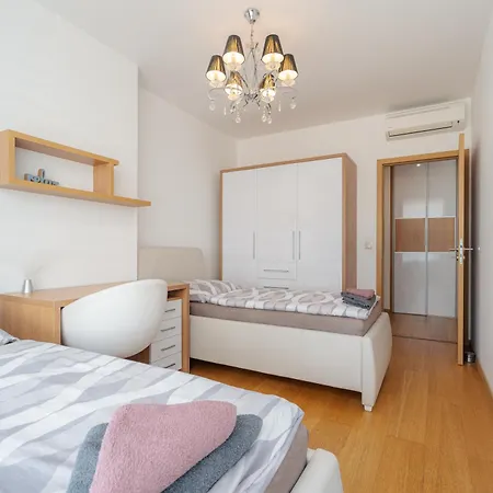 High Floor 2br Downtown With Danube View Balcony Parking Available Apartment *