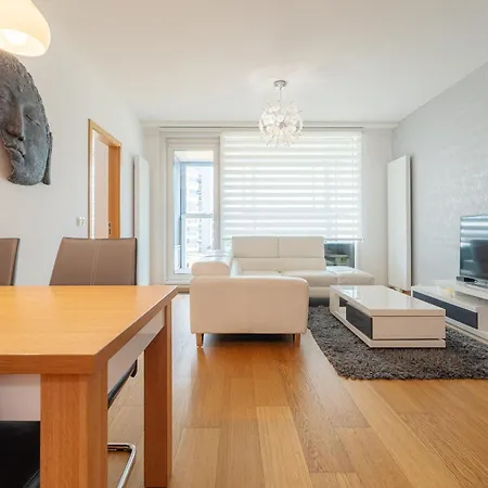 High Floor 2br Downtown With Danube View Balcony Parking Available Appartamento Bratislava