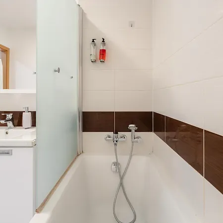 High Floor 2br Downtown With Danube View Balcony Parking Available Lejlighed Bratislava