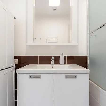 High Floor 2br Downtown With Danube View Balcony Parking Available Apartment