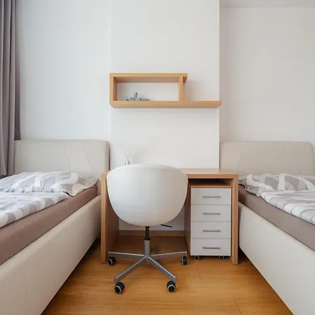 High Floor 2br Downtown With Danube View Balcony Parking Available *