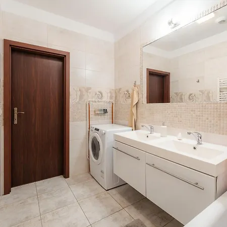 High Floor 2br Downtown With Danube View Balcony Parking Available Appartamento Bratislava