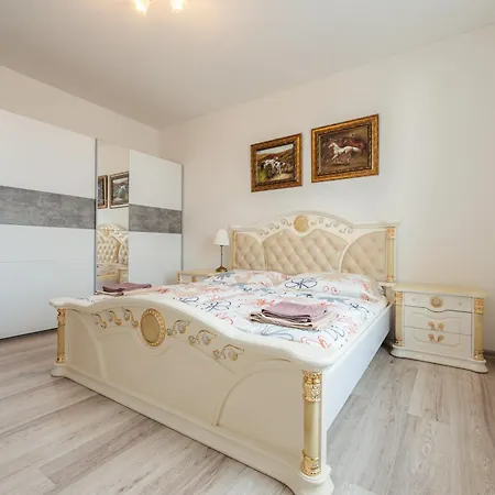Appartamento High Floor 2br Downtown With Danube View Balcony Parking Available *