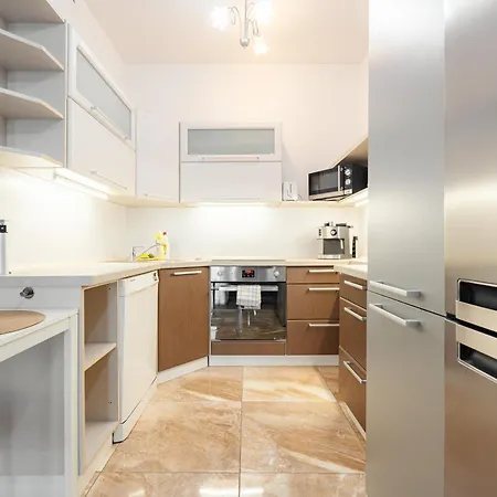 High Floor 2br Downtown With Danube View Balcony Parking Available Appartamento *