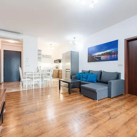 Appartamento High Floor 2br Downtown With Danube View Balcony Parking Available *