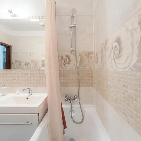 Appartamento High Floor 2br Downtown With Danube View Balcony Parking Available