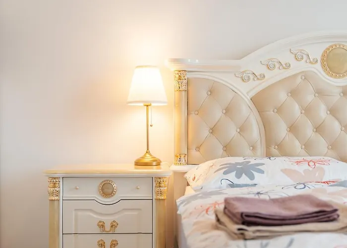 High Floor 2br Downtown With Danube View Balcony Parking Available Apartament