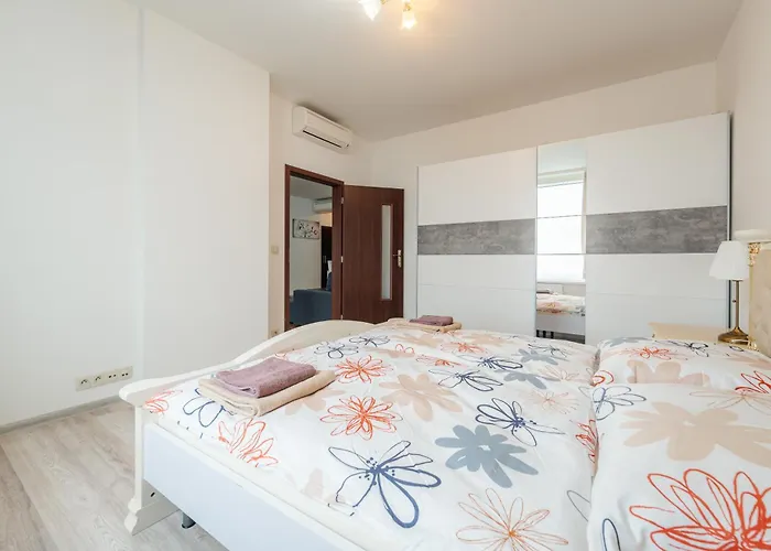 High Floor 2br Downtown With Danube View Balcony Parking Available