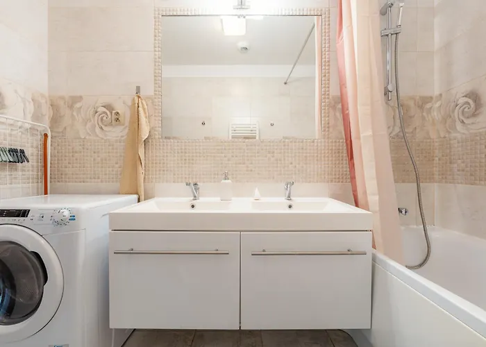 High Floor 2br Downtown With Danube View Balcony Parking Available *