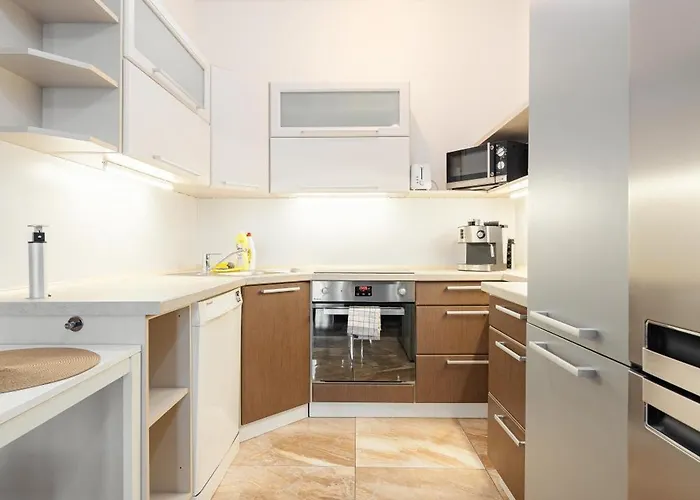 High Floor 2br Downtown With Danube View Balcony Parking Available *