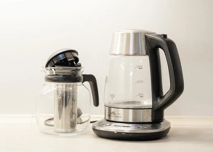 High Floor 2br Downtown With Danube View Balcony Parking Available *