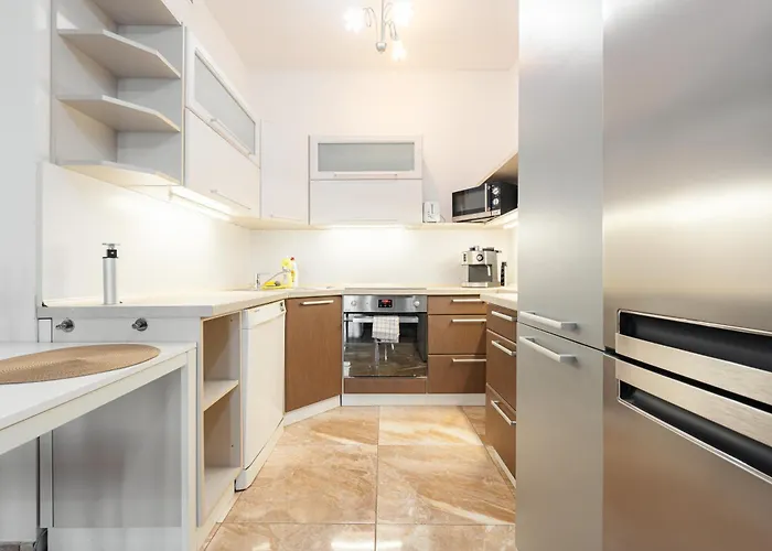 High Floor 2br Downtown With Danube View Balcony Parking Available Appartement *