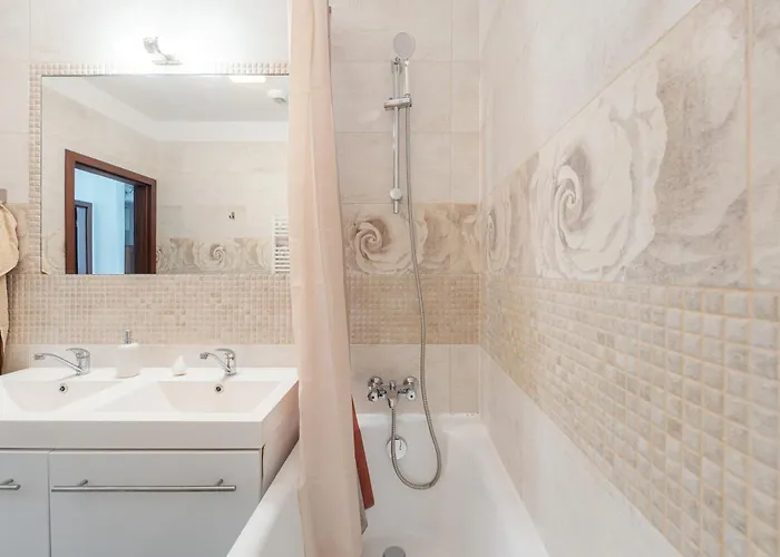 Appartement High Floor 2br Downtown With Danube View Balcony Parking Available