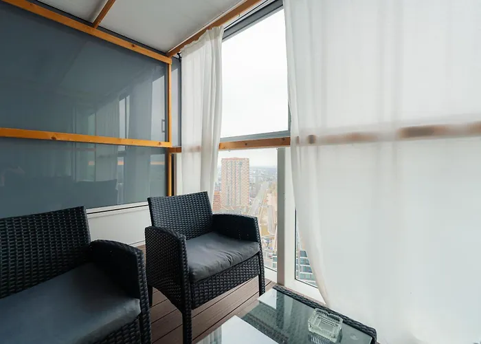 High Floor 2br Downtown With Danube View Balcony Parking Available *