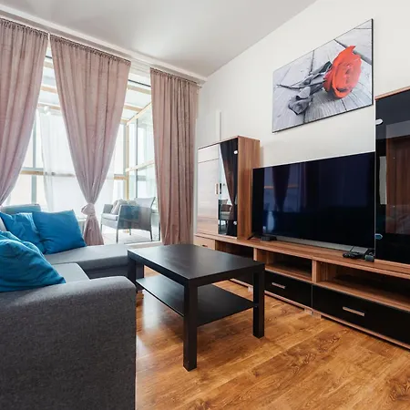 High Floor 2br Downtown With Danube View Balcony Parking Available Apartmán *