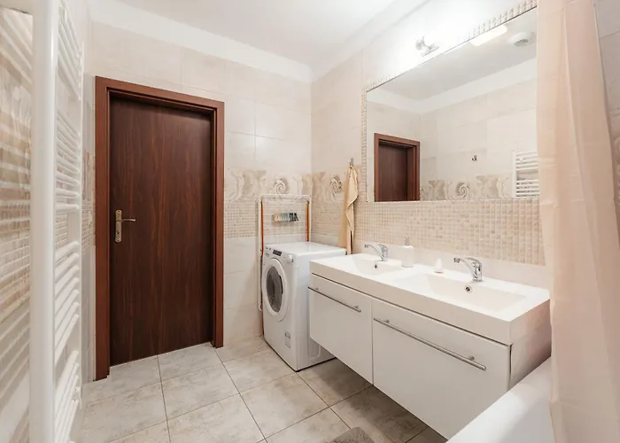 High Floor 2br Downtown With Danube View Balcony Parking Available Apartmán Bratislava