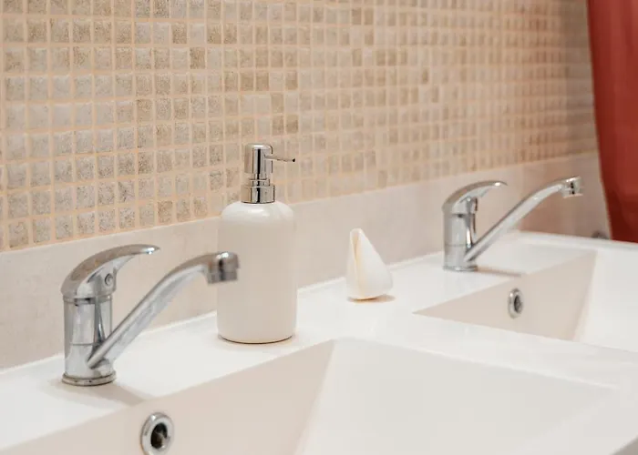 Apartmán High Floor 2br Downtown With Danube View Balcony Parking Available *