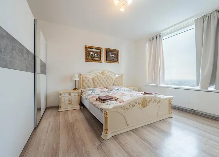 Apartmán High Floor 2br Downtown With Danube View Balcony Parking Available