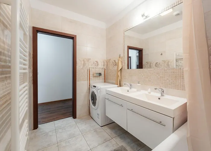 High Floor 2br Downtown With Danube View Balcony Parking Available *