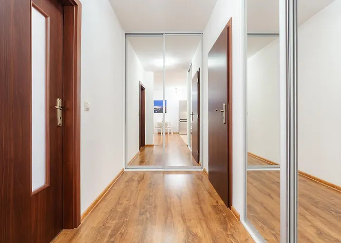 Apartmán High Floor 2br Downtown With Danube View Balcony Parking Available *