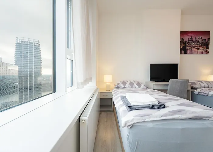 Apartmán High Floor 2br Downtown With Danube View Balcony Parking Available