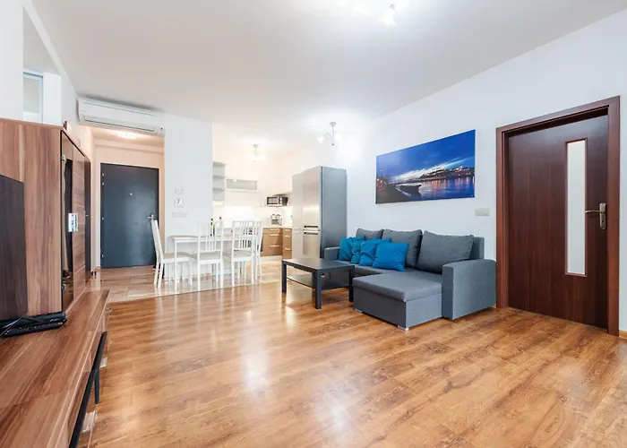 Apartmán High Floor 2br Downtown With Danube View Balcony Parking Available *