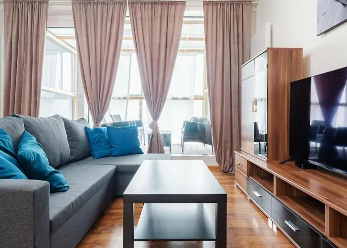 High Floor 2br Downtown With Danube View Balcony Parking Available Apartmán *